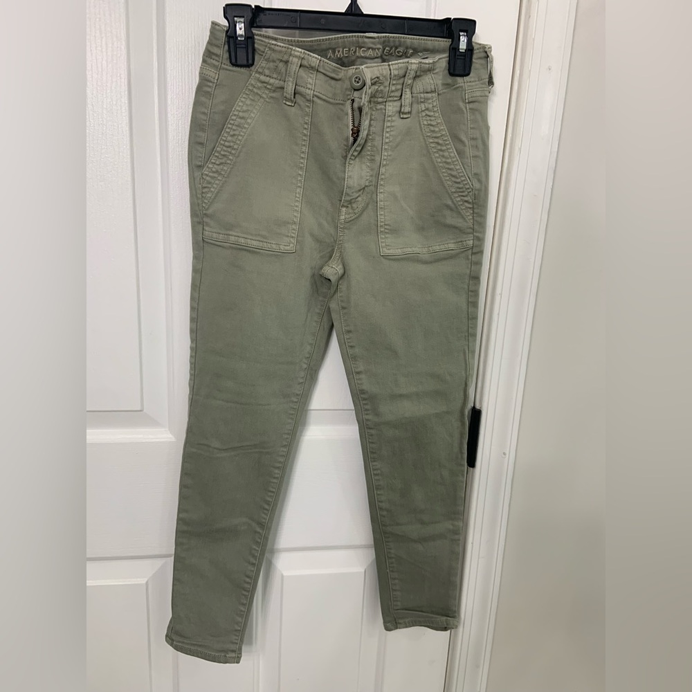 High-rise jegging crop.